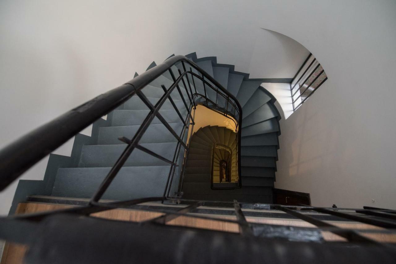 Queen Holiday Apartment Бухарест Экстерьер фото